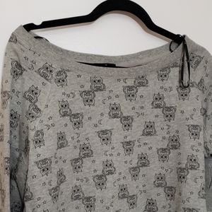 Sweater. Owl design. grey